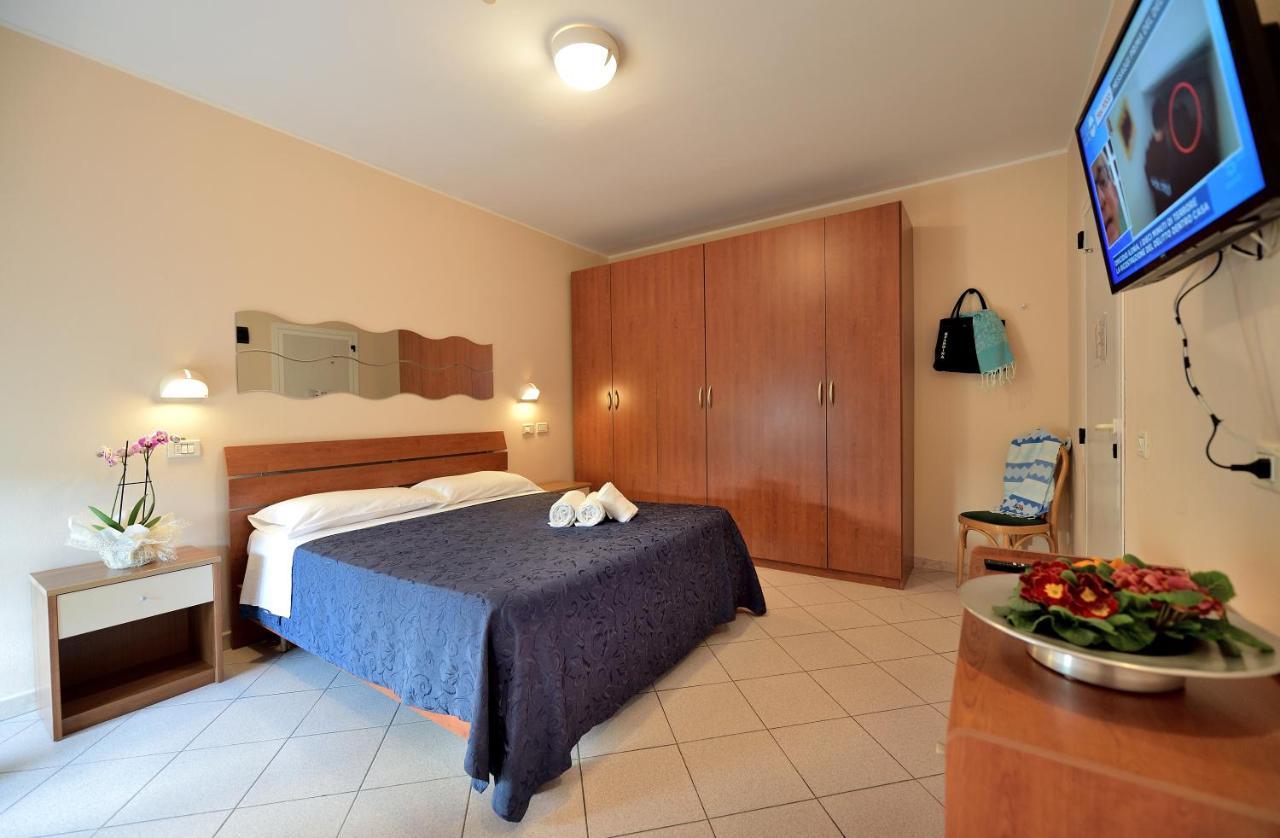 Hotel Oltremar B&B Cattolica Buitenkant foto