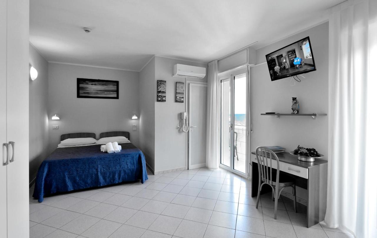 Hotel Oltremar B&B Cattolica Buitenkant foto