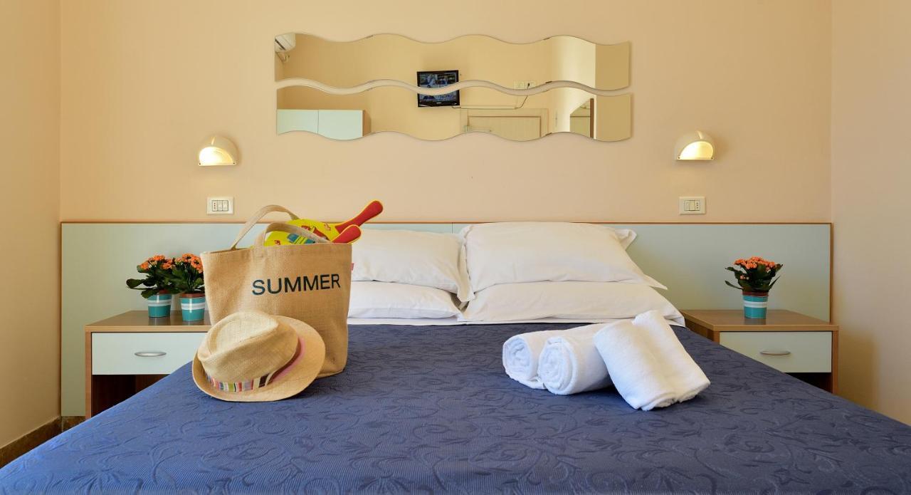 Hotel Oltremar B&B Cattolica Buitenkant foto