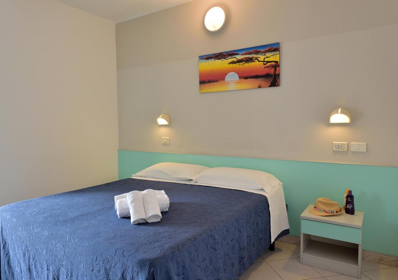 Hotel Oltremar B&B Cattolica Buitenkant foto