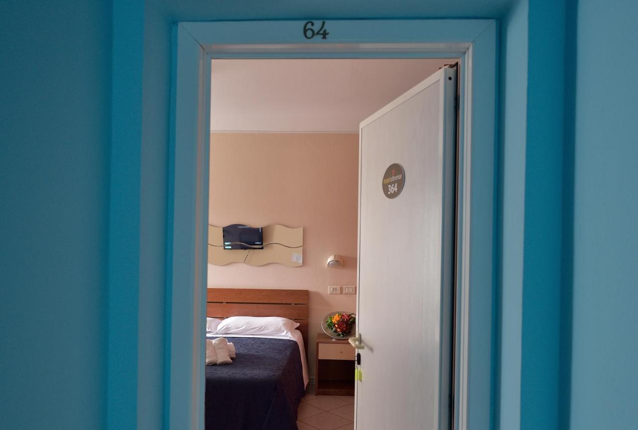 Hotel Oltremar B&B Cattolica Buitenkant foto