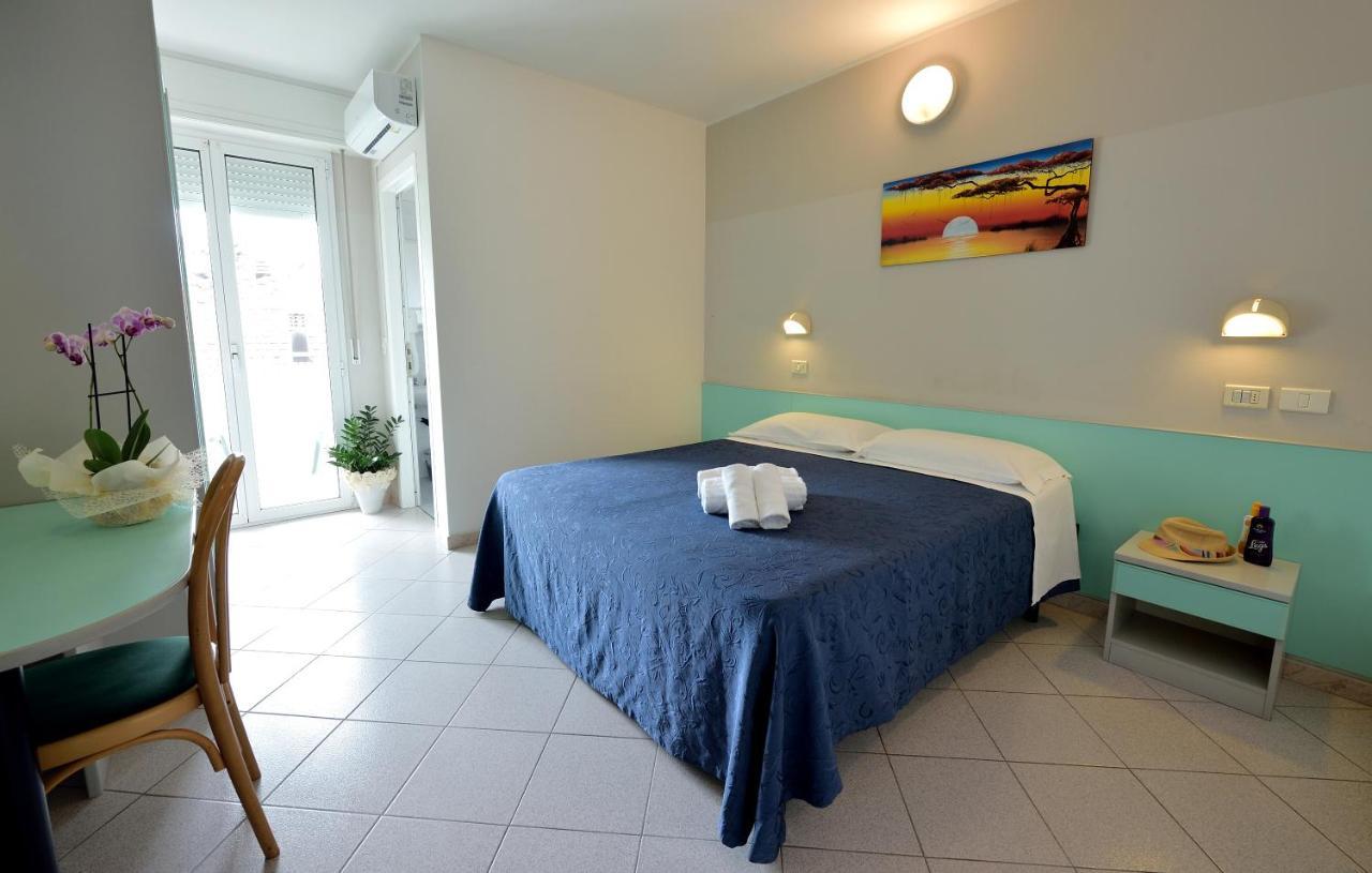 Hotel Oltremar B&B Cattolica Buitenkant foto