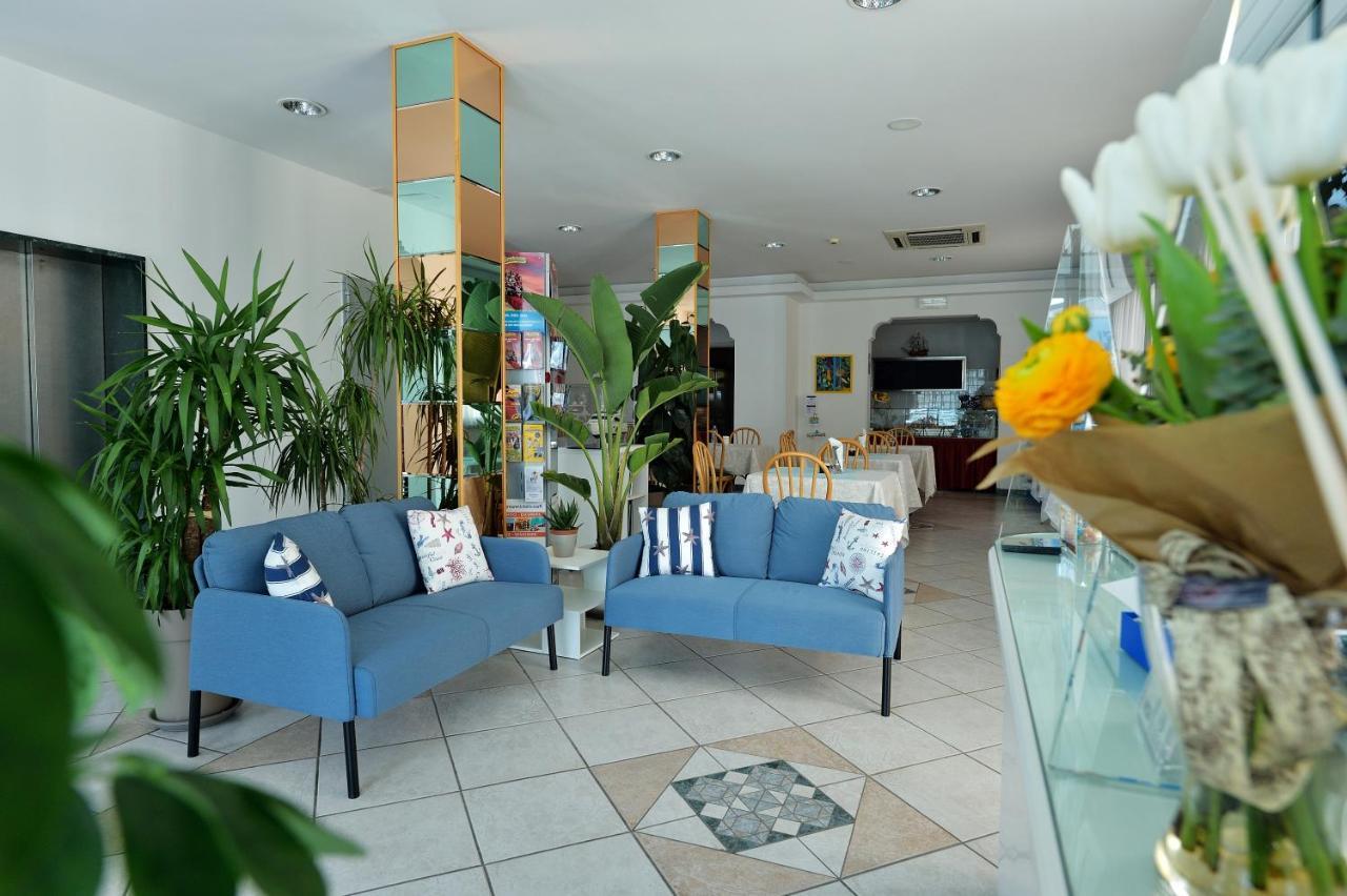 Hotel Oltremar B&B Cattolica Buitenkant foto