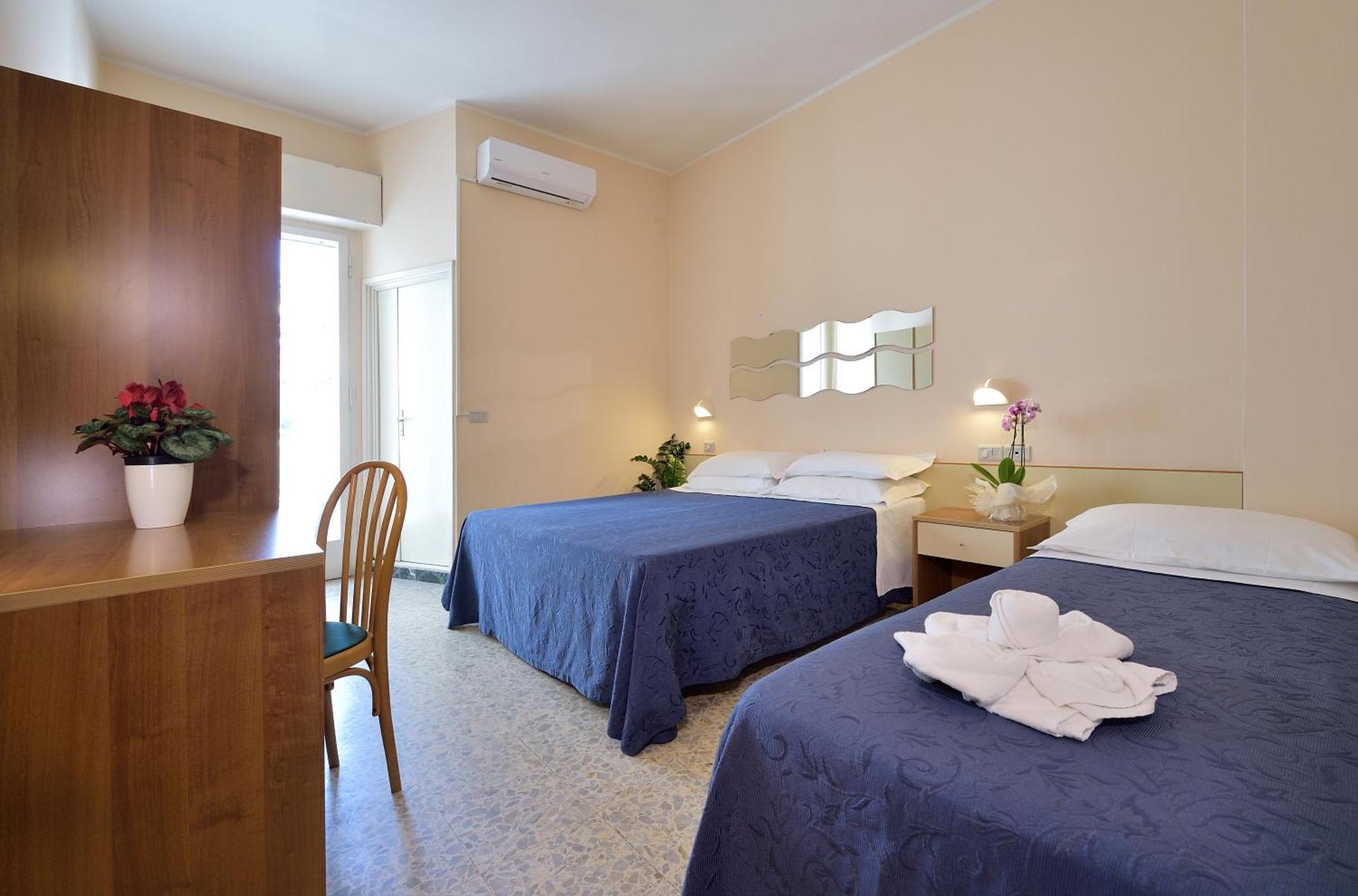 Hotel Oltremar B&B Cattolica Buitenkant foto