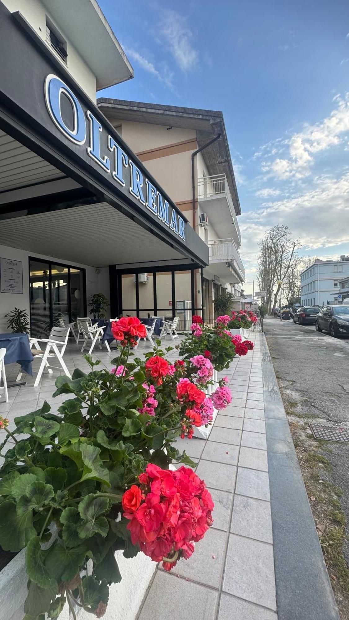 Hotel Oltremar B&B Cattolica Buitenkant foto
