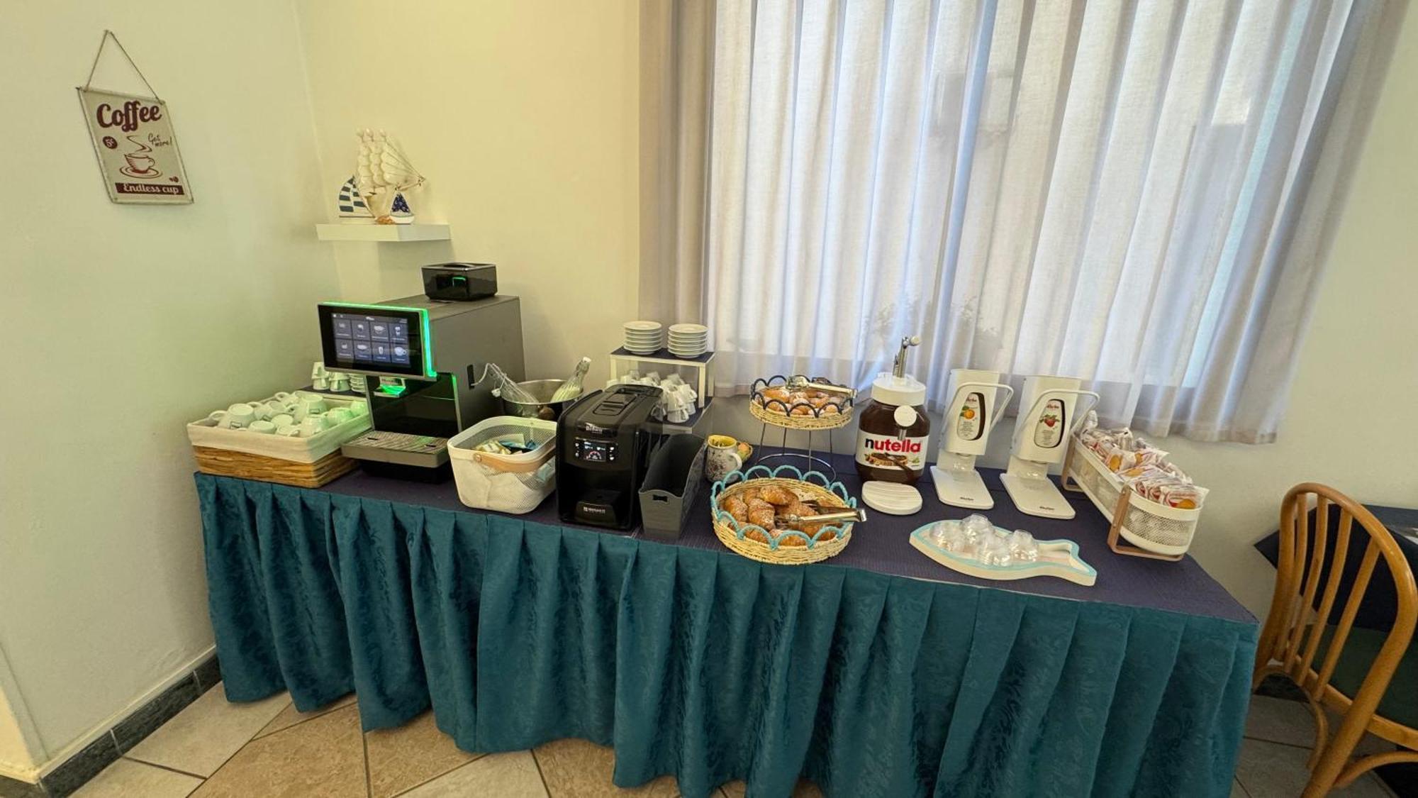 Hotel Oltremar B&B Cattolica Buitenkant foto